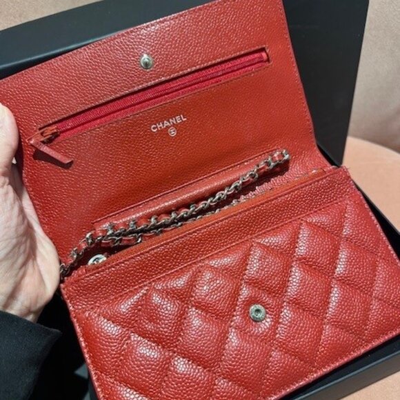 Chanel Wallet on Chain (WOC) in Red Caviar - Picture 2 of 7